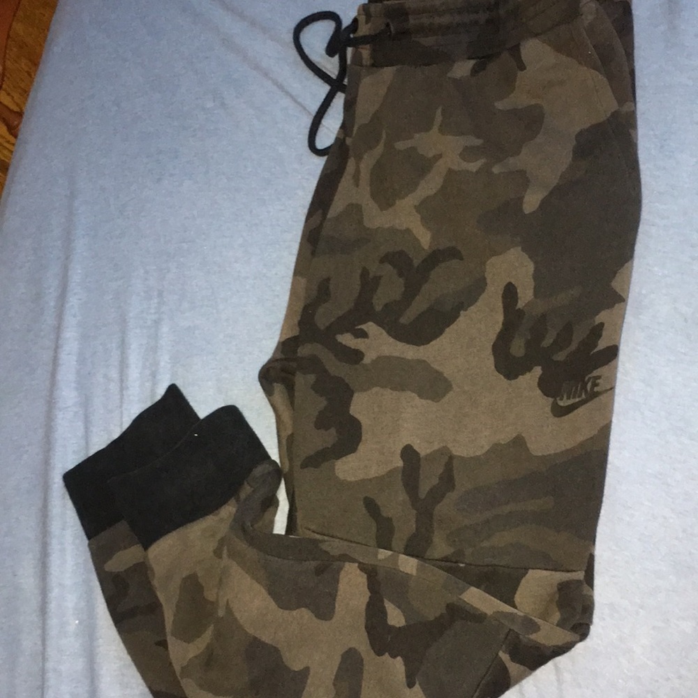 Nike tech-fleece camo joggers